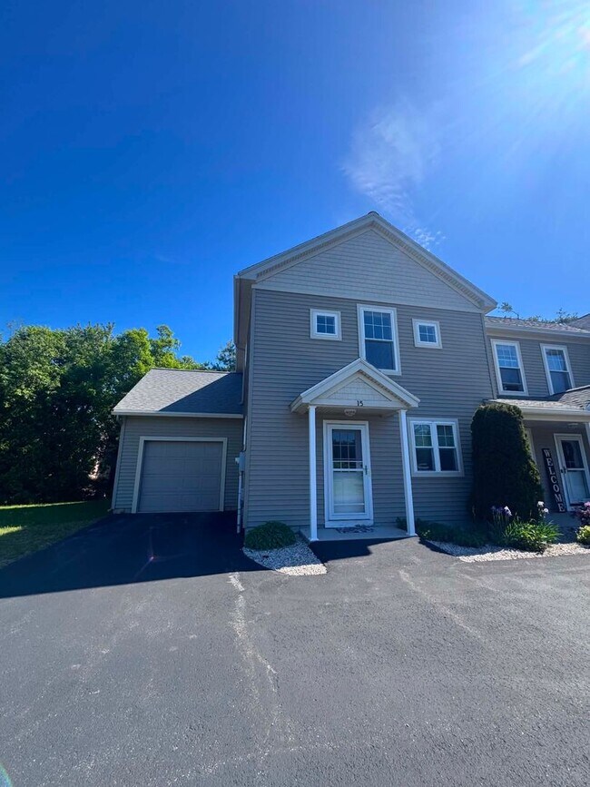 Building Photo - Brunswick Condo End Unit 2BR/1.5BA