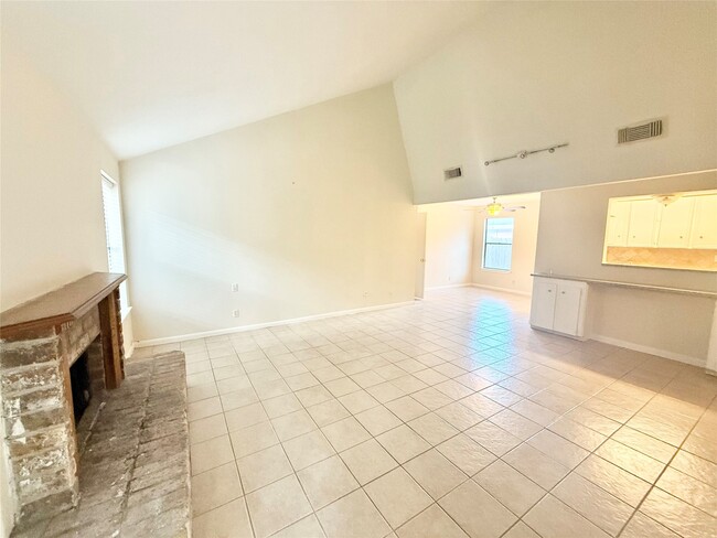 Building Photo - 8915 Emnora Ln