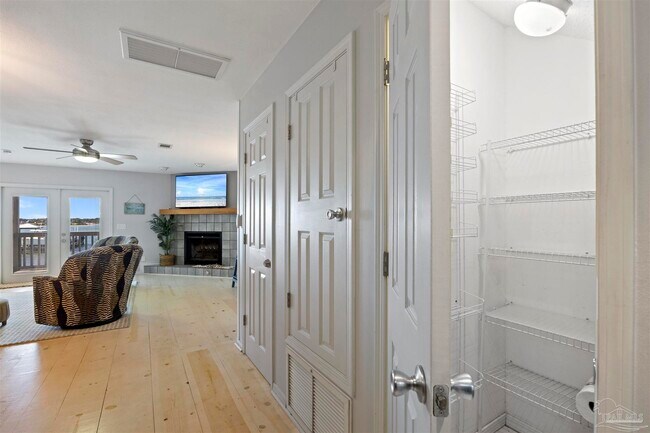 Building Photo - 14180 River Rd