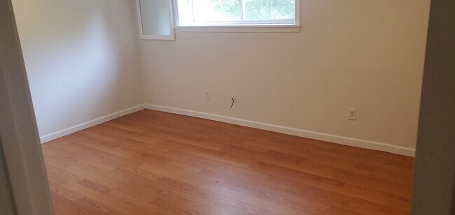 Building Photo - 3211 Martha Dr