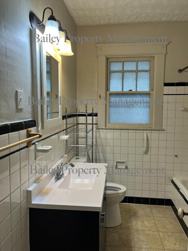 Building Photo - 119 N 44th St