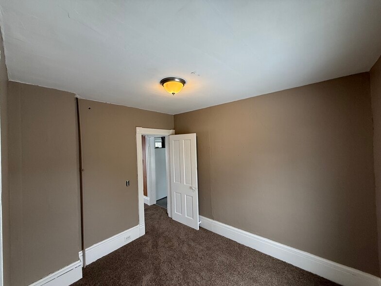 Building Photo - 121 N 8th St