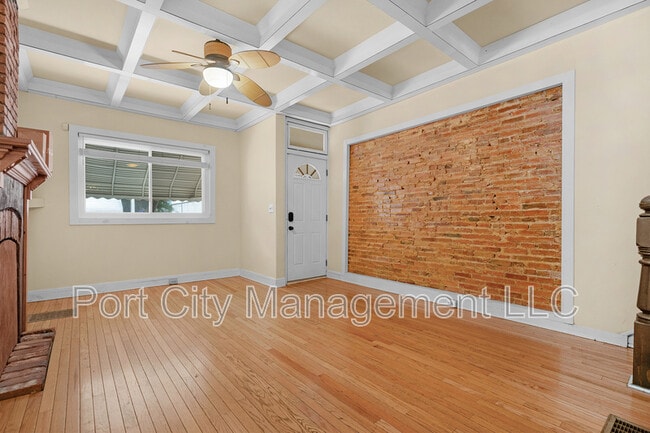 Building Photo - 430 W 23rd St