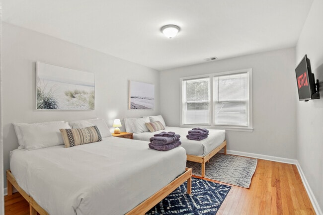 Building Photo - 236 Callan Ave