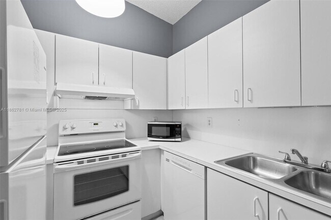 Building Photo - 6910 NW 166th Terrace