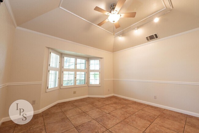 Building Photo - Woodward Park Home, 3BR/2BA, Pool, Spa, Gr...