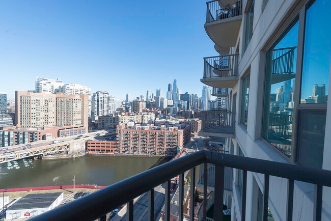 Building Photo - 501 N Clinton St