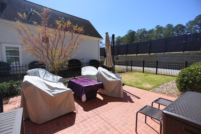 Building Photo - 504 Village Walk Ln