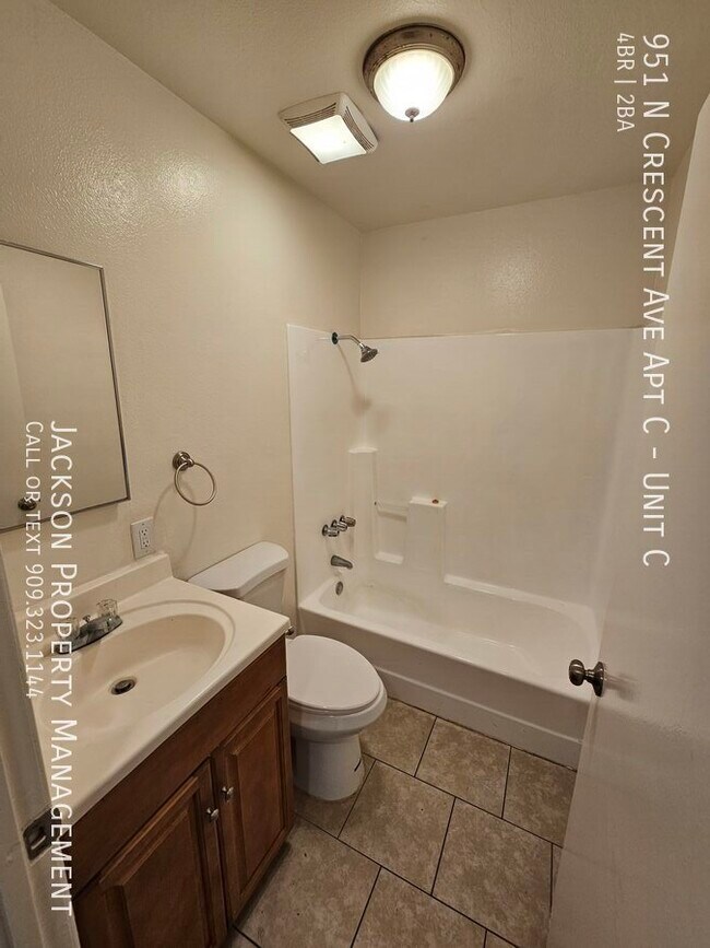 Building Photo - 951 N Crescent Ave