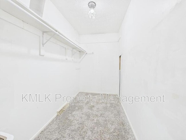 Building Photo - 3957 Cox Rd