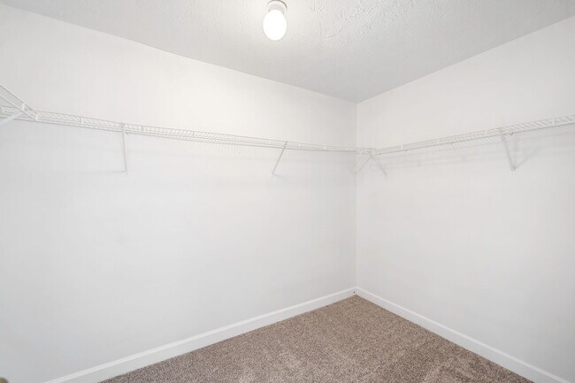 Building Photo - 3690 Golfe Links Dr