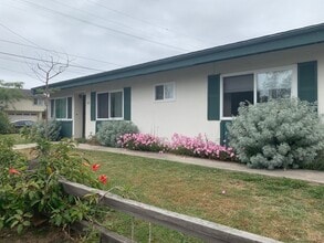 Building Photo - 925 Camino Lindo