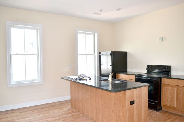 Building Photo - 304 Wickenden St