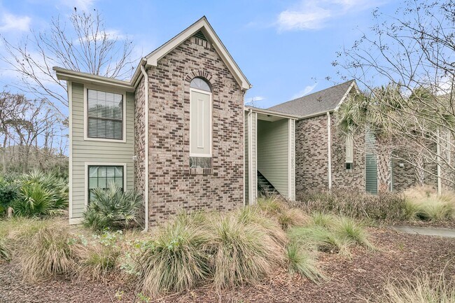 Building Photo - Charming 2BR/2BA Condo with Water Views in Sought-After Montclair – Mount Pleasant, SC