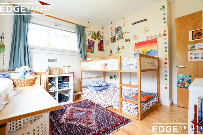 Building Photo - 133 Elm St