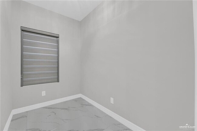 Building Photo - 16 E St