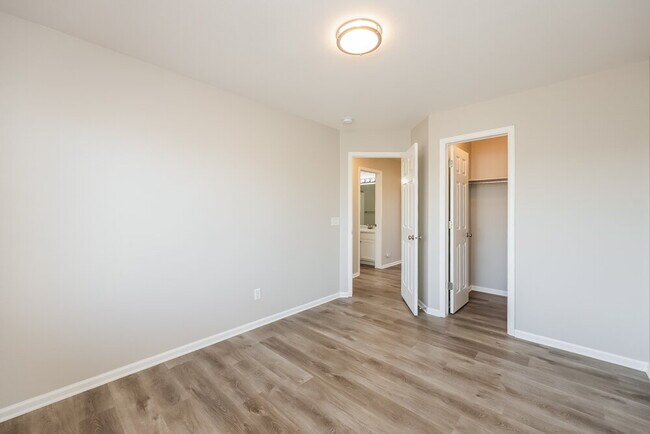 Building Photo - 4008 Ascendant Dr