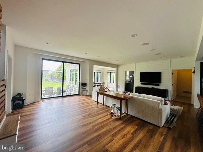Building Photo - 15 Shetland Dr