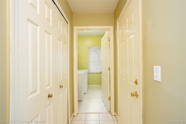 Building Photo - 42104 Echo Forest Dr