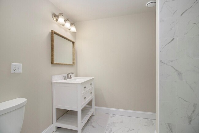 Building Photo - 6 Maple Vlg Ct