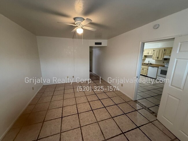 Building Photo - 2 Bedroom, 2 Bath Townhouse for Rent   (Stone/Roger)