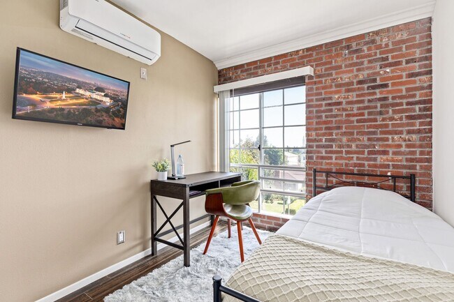 Building Photo - 10777 Ashton Ave