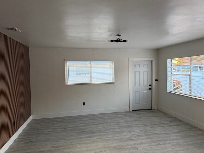 Building Photo - 2126 NW 47th Ter