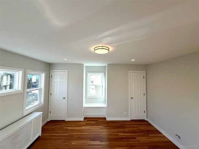 Building Photo - 537 Kimball Ave