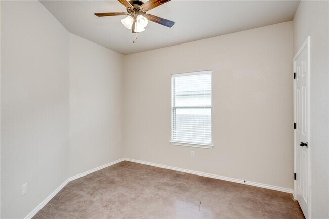 Building Photo - 2545 Pahmeyer Rd
