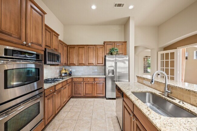 Building Photo - This one checks all the boxes—location, la...