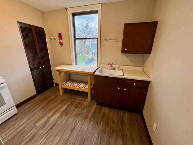 Building Photo - 111 S Ohio St