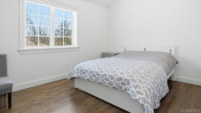 Building Photo - 27 Jeffrey Ln