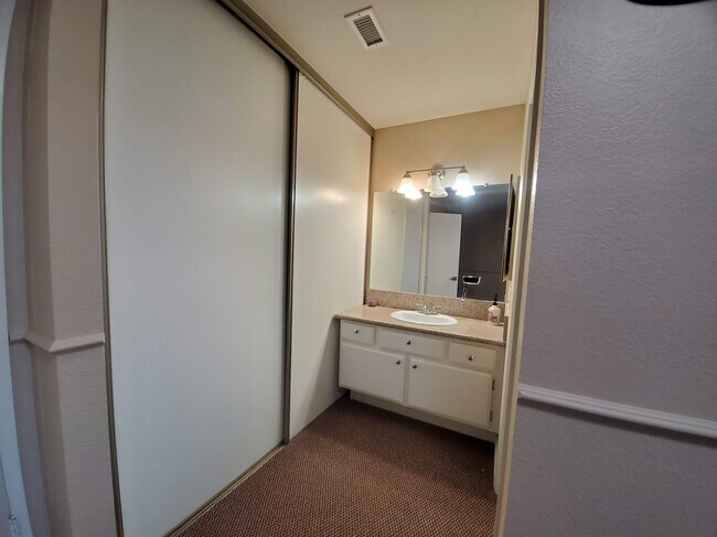 Building Photo - 2344 Hampstead Way