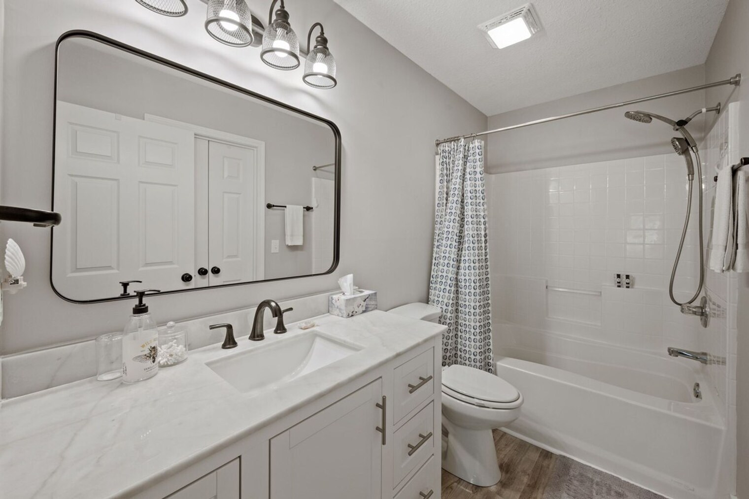 Building Photo - 410 Blue Stem Dr