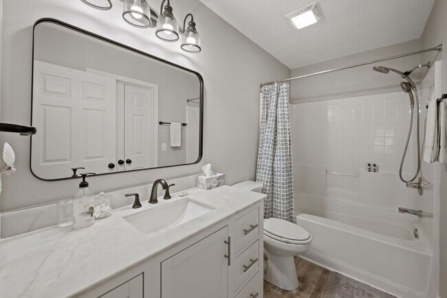 Building Photo - 410 Blue Stem Dr