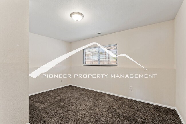 Building Photo - "Westside is the Best Side" - 4 bedroom, 2 full bathroom, 2 car garage, and fully enclosed yard.