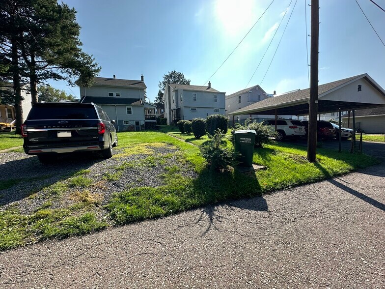 Building Photo - 1001 Cherry St