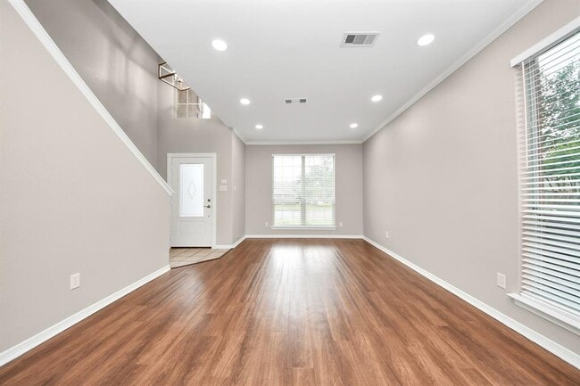 Building Photo - 8522 Sports Haven Dr