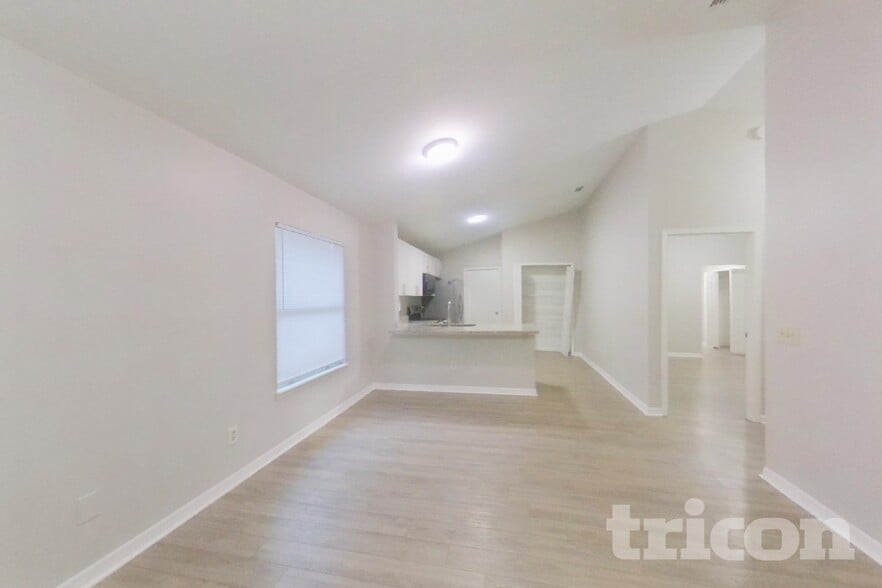 Building Photo - 1313 Independence Dr