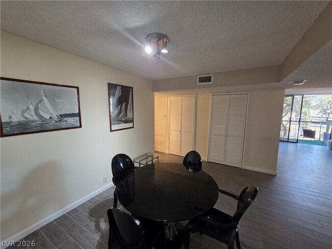 Building Photo - 750 S Royal Crest Cir