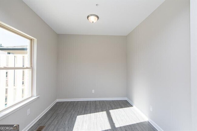 Building Photo - 272 Commons Ave