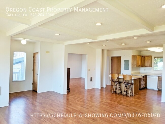 Building Photo - 584 Hwy 101 S