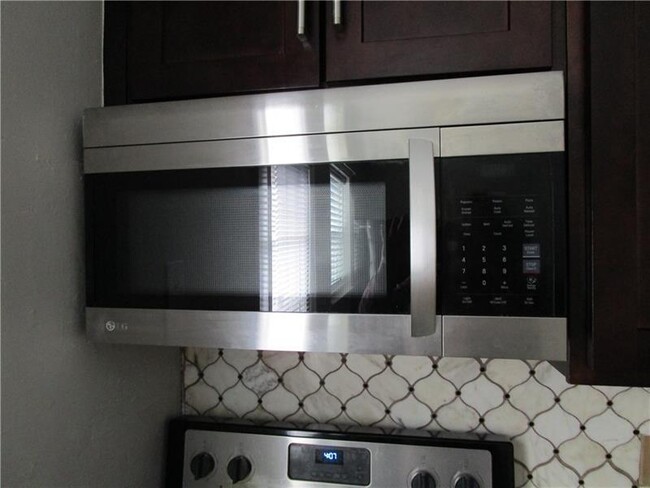 Building Photo - 1235 Riverside Dr