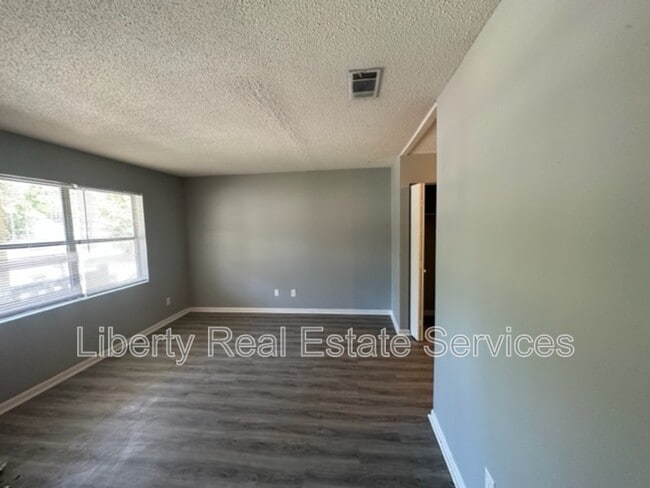 Building Photo - 910 Berkshire Terrace