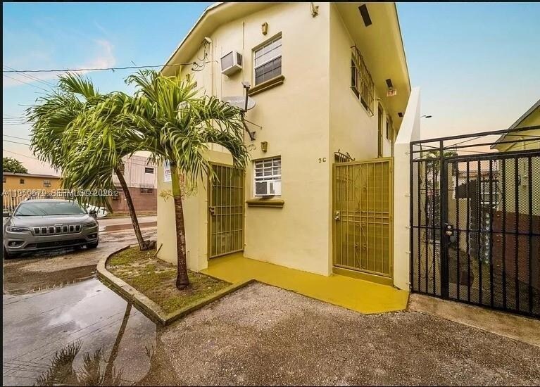 Building Photo - 1500 NW 69th Ter