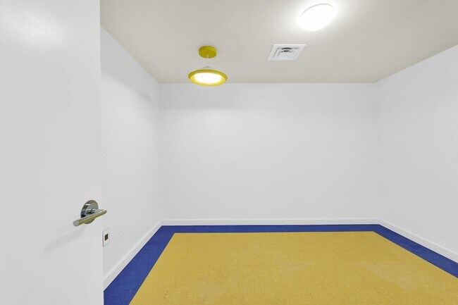 Building Photo - 301 N Neil St