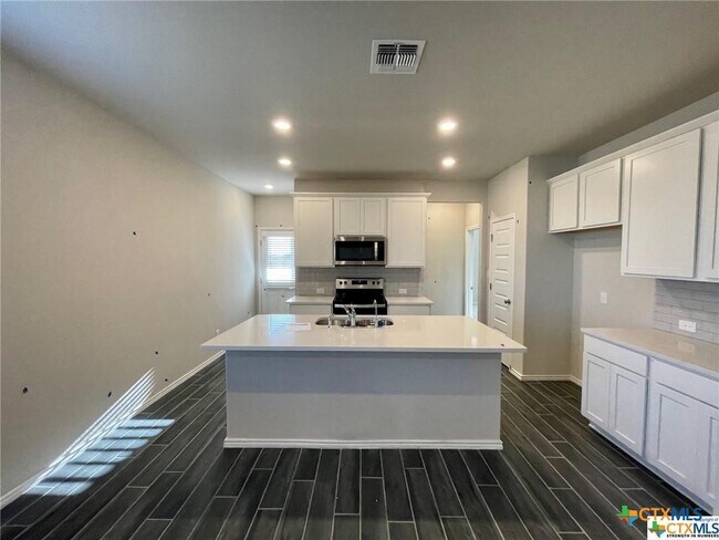 Building Photo - 2445 Ayers Dr