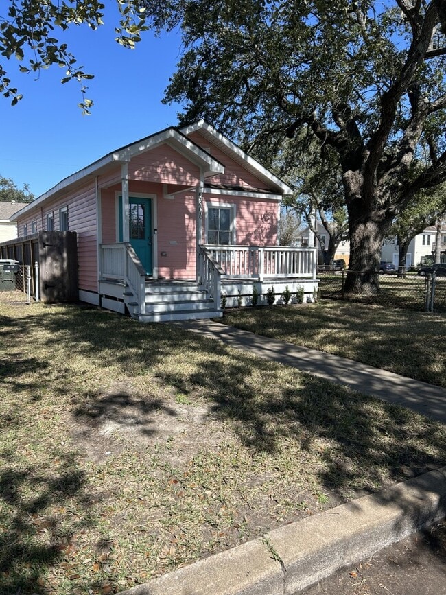 Primary Photo - 5306 Avenue P 1/2
