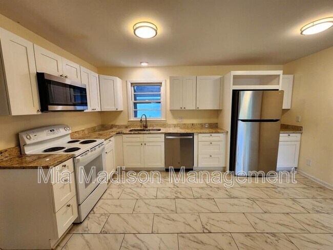 Building Photo - 2108 E 65th St