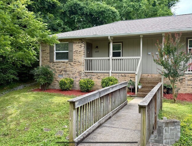 Building Photo - Glencliff area Duplex!  Must See! $1450